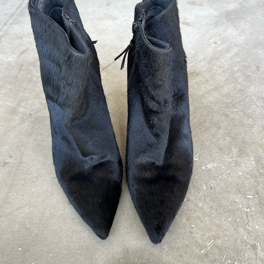 Stuart Weitzman - Picture 2 of 3